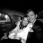 Bröllopsfoto - Eleonore och Tobias i bilen