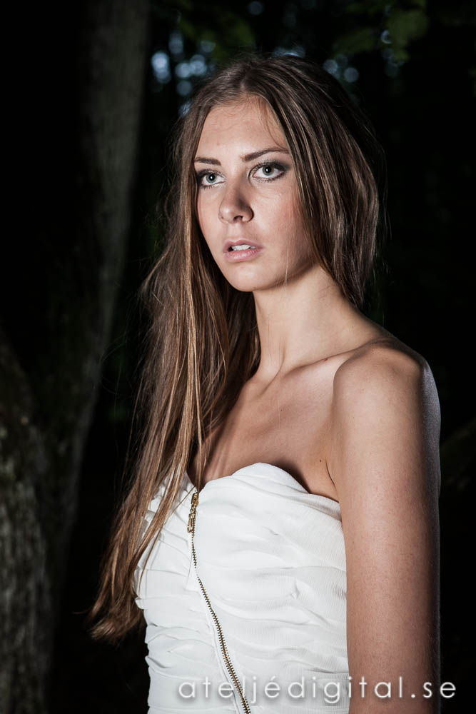 Emelie - forest on location model photography