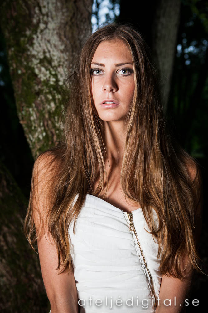 Emelie - forest on location model photography